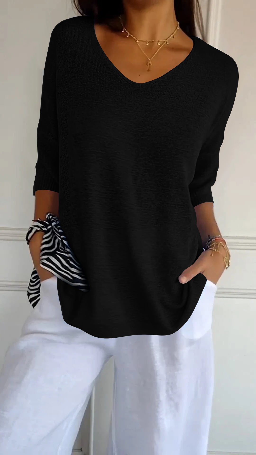 Montclaire™ | Chic Lightweight V-Neck Blouse