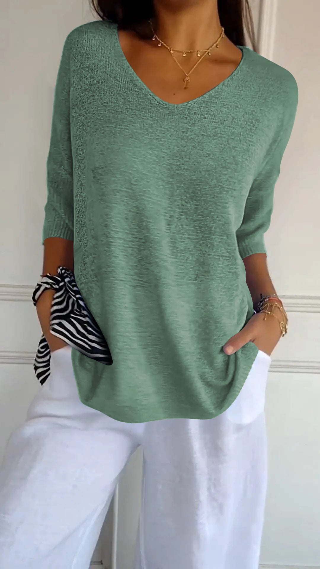 Montclaire™ | Chic Lightweight V-Neck Blouse