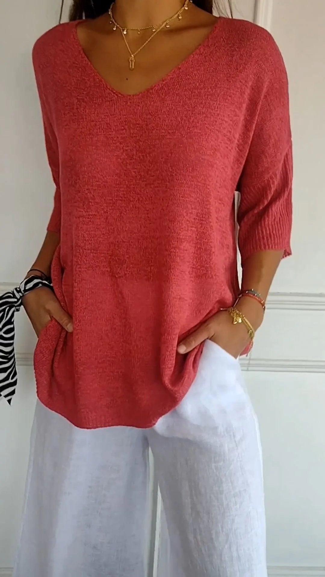 Montclaire™ | Chic Lightweight V-Neck Blouse